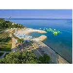 In Pore With Swimming Pool Poreč