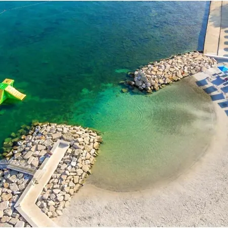 Tatil Evi In Pore With Swimming Pool *