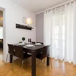 Ferienhaus In Pore With Swimming Pool Poreč