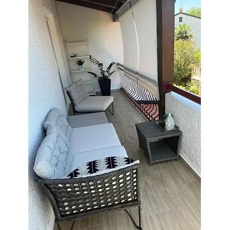 別荘 In Pore With Swimming Pool ポレッチ